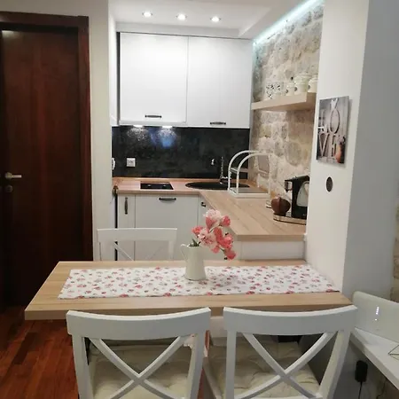 V&m Luxury Apartament Pag Town