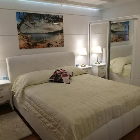 V&m Luxury Pag Town